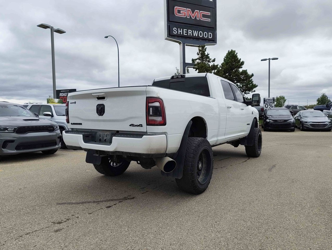 2024 Ram 2500 Laramie 4x4 Mega Cab 6'4 Box White Sherwood Park - photo #5