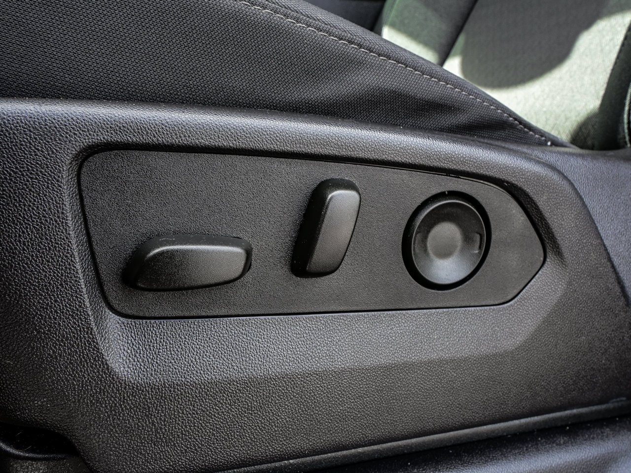 2024 Chevrolet Silverado 1500 4WD Crew Cab 147 Custom Trail Boss Grey Sherwood Park - photo #16