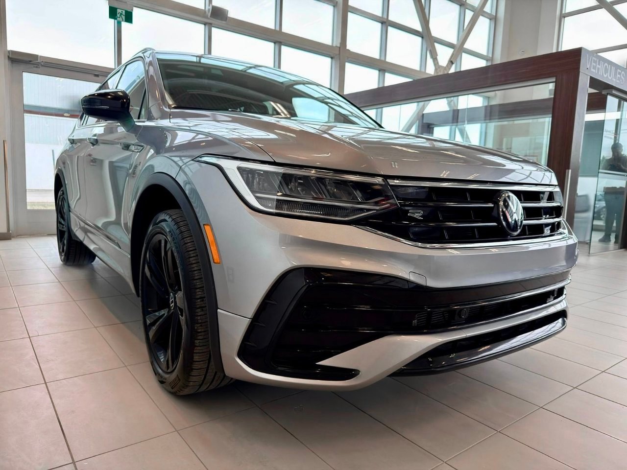 Volkswagen Tiguan 2024 Gris Notre-Dame-des-Prairies - photo #5