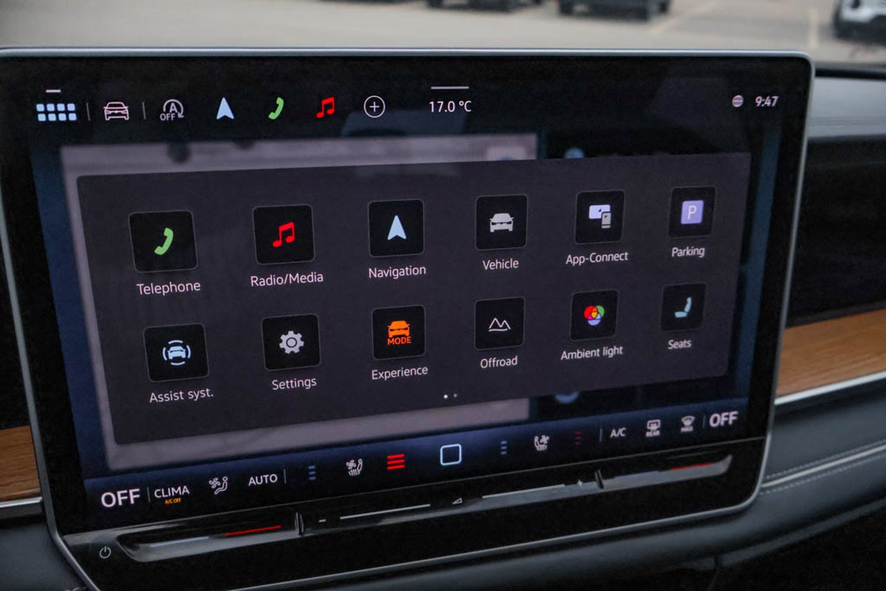 2026 Volkswagen Tiguan Highline Turbo R-Line 4MOTION Grey Sherwood Park - photo #28