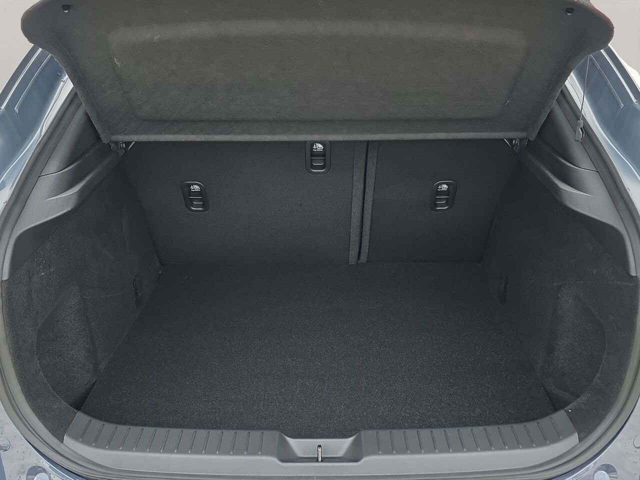 2026 Mazda CX-30 GT, awd, toit ouvrant, Écran 360 degré, Navigation, chargeur sans fil pour cellulaire Aero Grey Metallic Val-David - photo #16