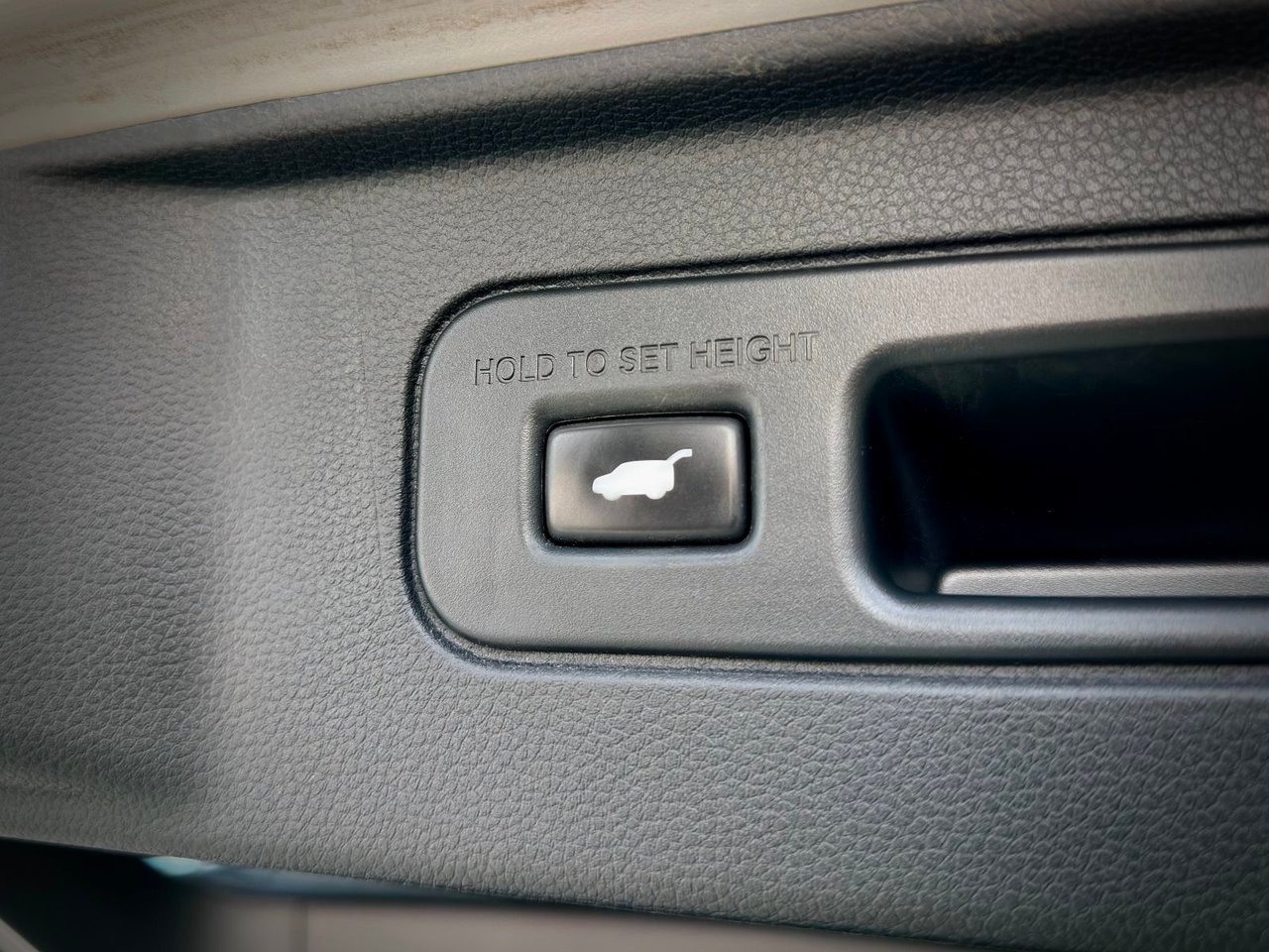 2023 Honda Pilot White Notre-Dame-des-Prairies - photo #16