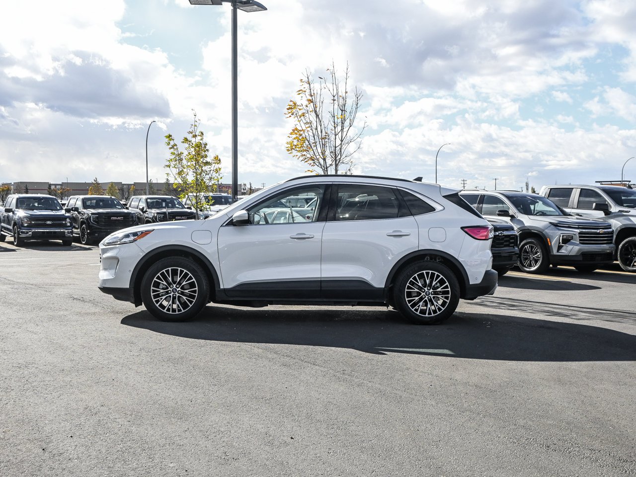 2022 Ford Escape Titanium Plug-In Hybrid FWD White Sherwood Park - photo #9