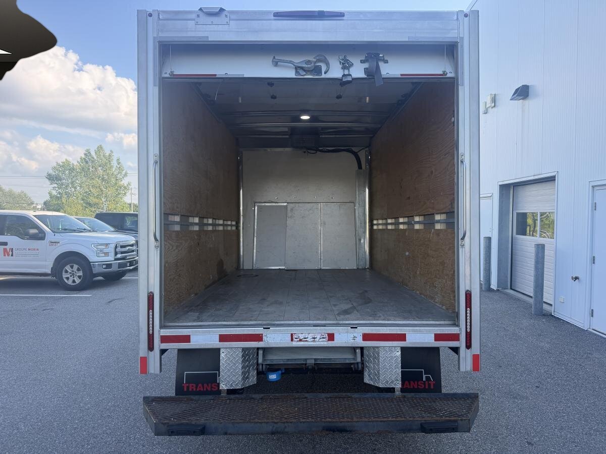 2023 GMC Savana White  - photo #6