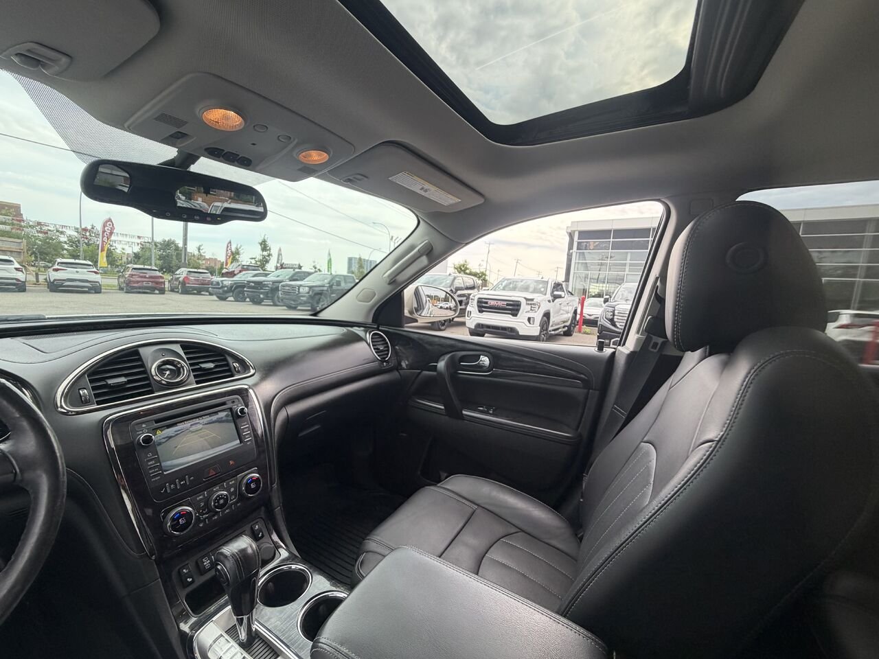 BUICK ENCLAVE 4 portes à TI, Cuir 2017 Beige Ottawa & Gatineau - photo #8