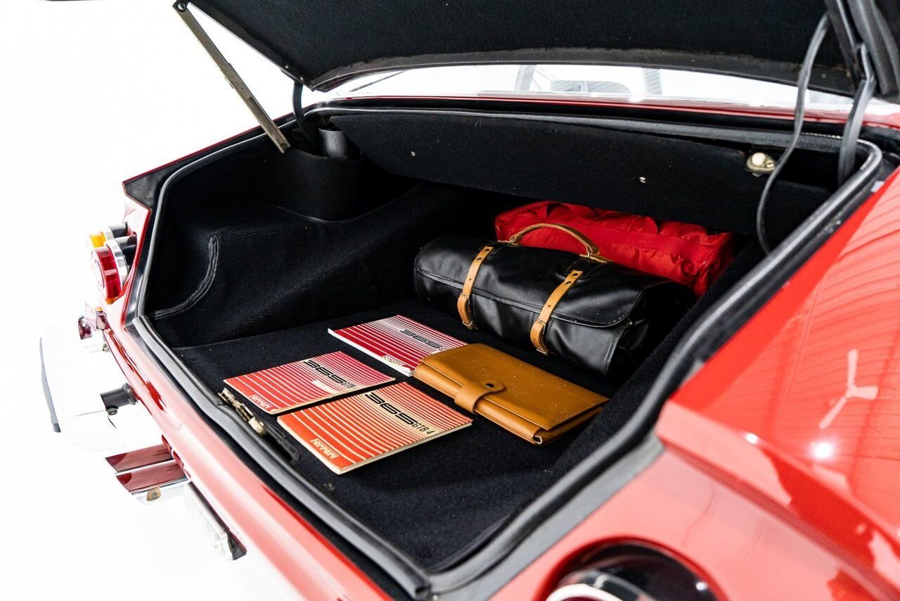 Ferrari 365 GTB4 Daytona 18,301 miles With Orig Books/Tools/ Carbs / Filter Box 1973 Rouge Montréal - photo #26