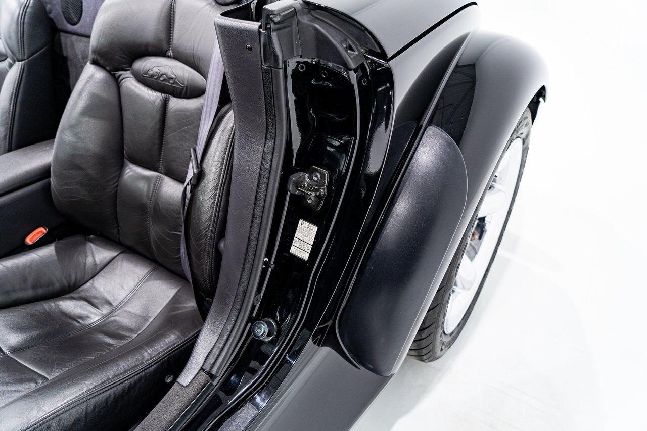 Plymouth Prowler Desirable Black Colour with only 7,611KM (4756mi) from new **PRICE IN USD** 1999 Noir Montréal - photo #67