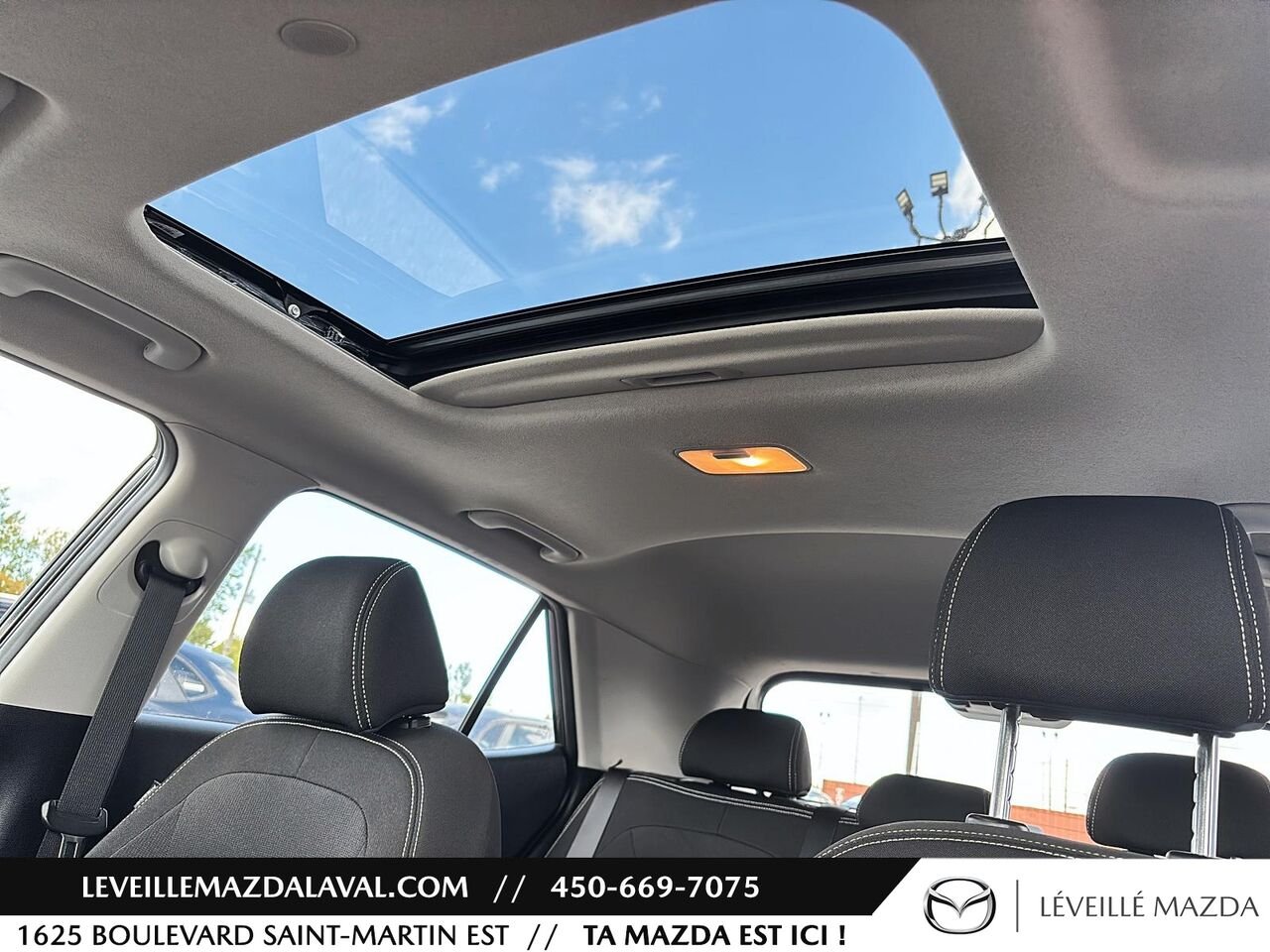 2020 Hyundai Venue Trend IVT Black Laval - photo #17