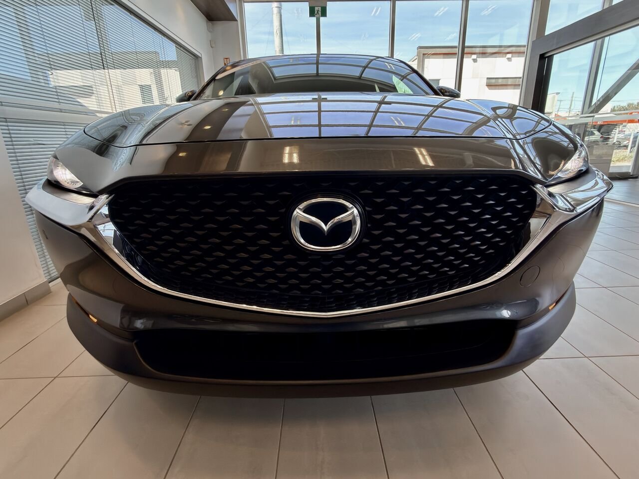 Mazda CX-30 2024 Gris Notre-Dame-des-Prairies - photo #5