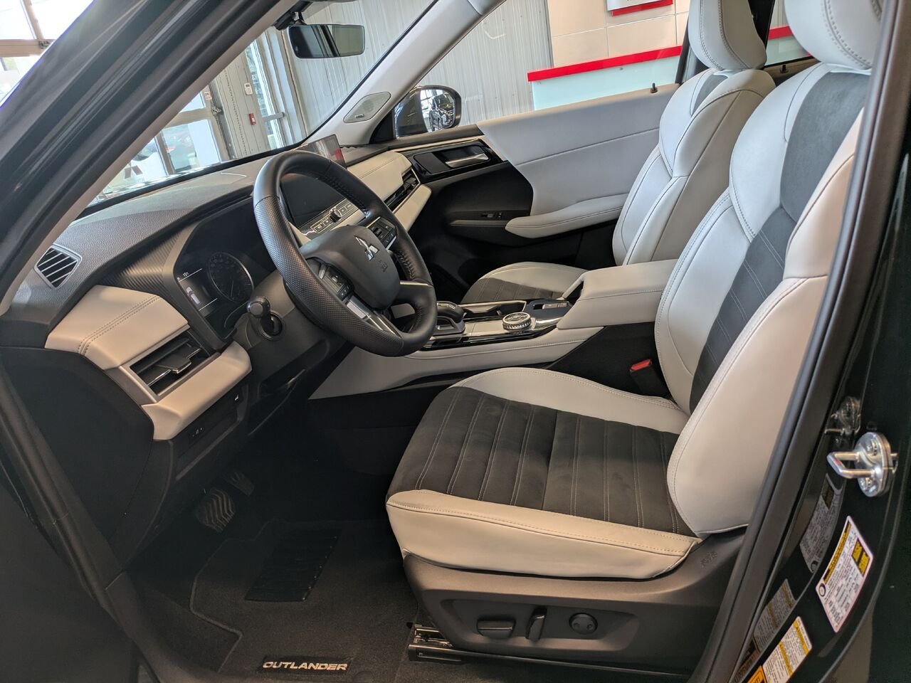 2025 Mitsubishi Outlander Black Gatineau - photo #14