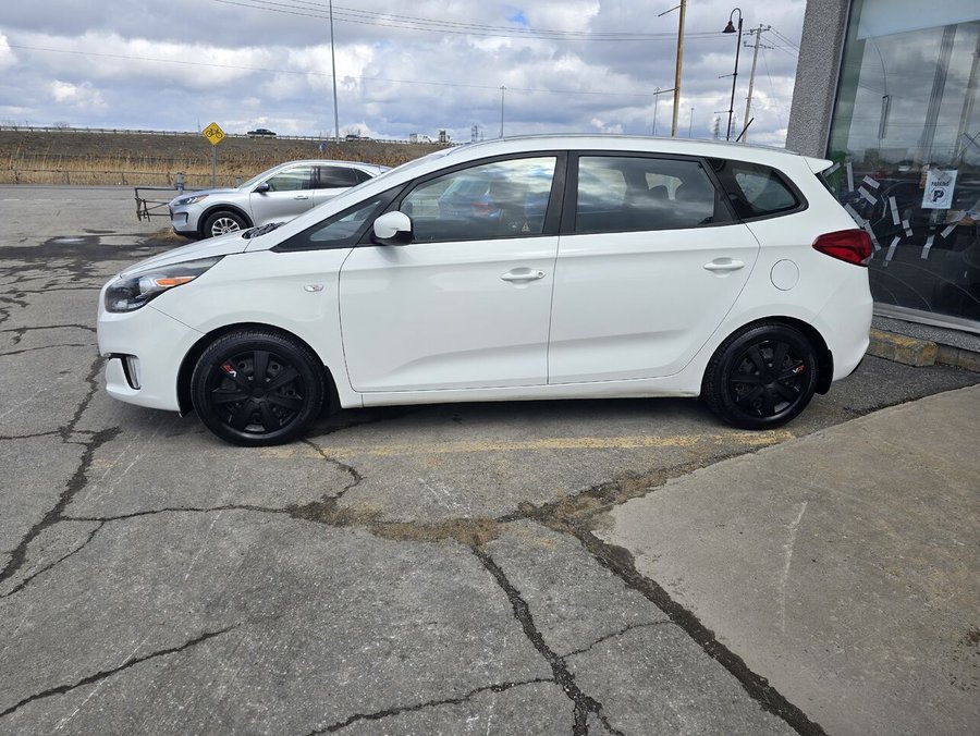 2016 Kia Rondo 2016 White
