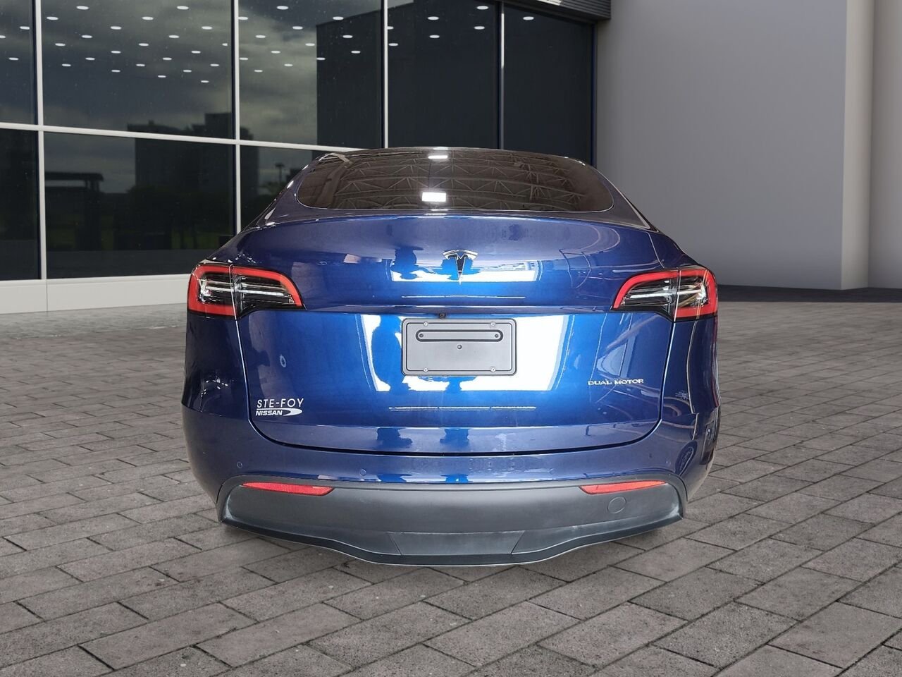 2022 Tesla Model Y LONG RANGE Blue Québec - photo #2