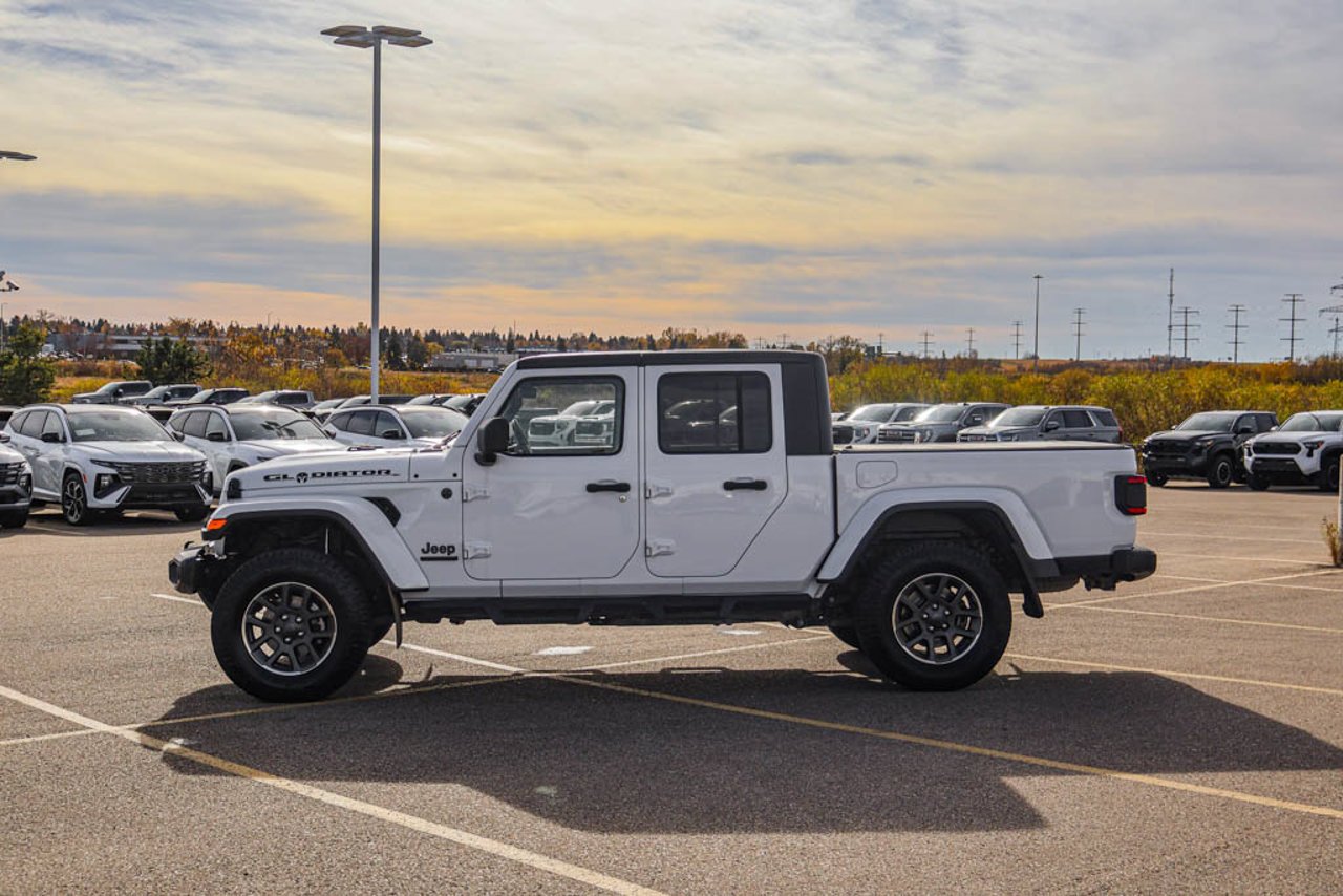 2021 Jeep Gladiator Sport 80th Anniversary 4x4 *Ltd Avail* White Sherwood Park - photo #4
