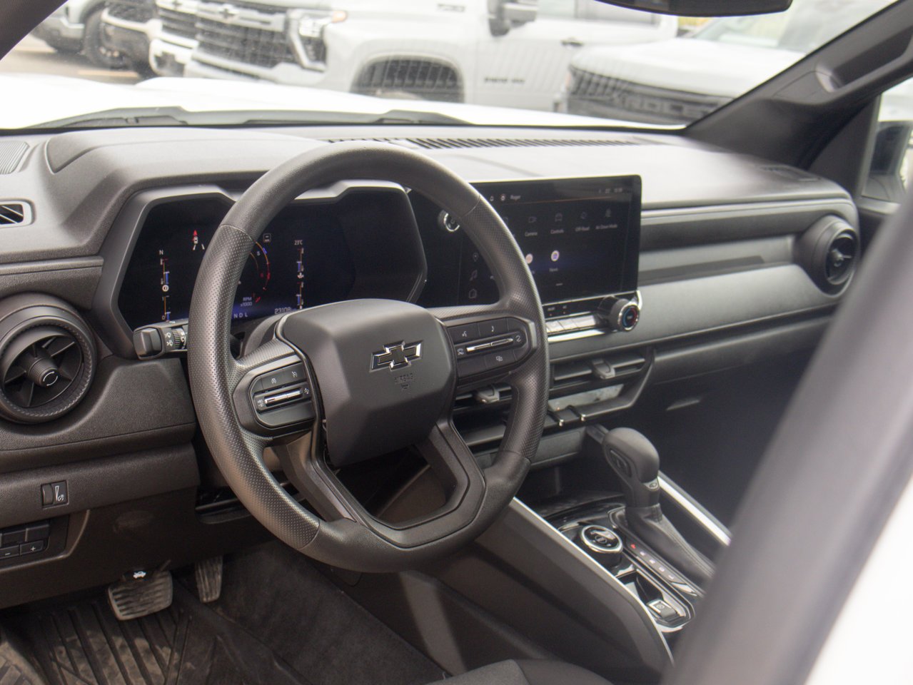 2023 Chevrolet Colorado 4WD Crew Cab Trail Boss White Sherwood Park - photo #20