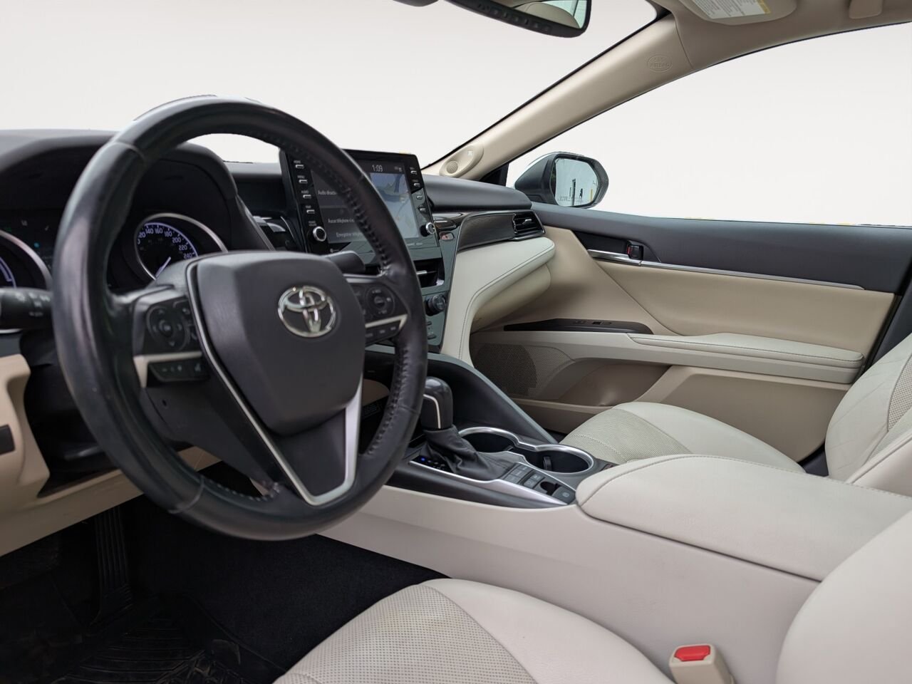 Toyota Camry Hybride XLE/SIÈGES CHAUFFANTS ET VENTILLÉS/TOIT OUVRANT/VOLANT CHAUFFANT/SIÈGES EN CUIR/BLUETOOTH/AC 2021 Blanc Sherbrooke - photo #6
