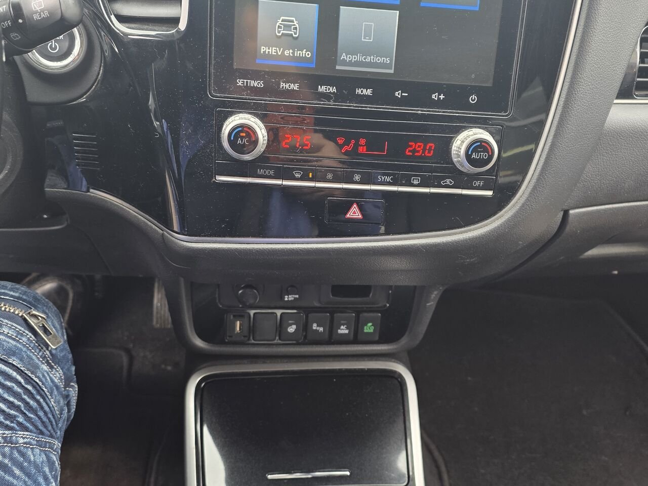 2021 Mitsubishi Outlander Plug-In Hybrid Black  - photo #13