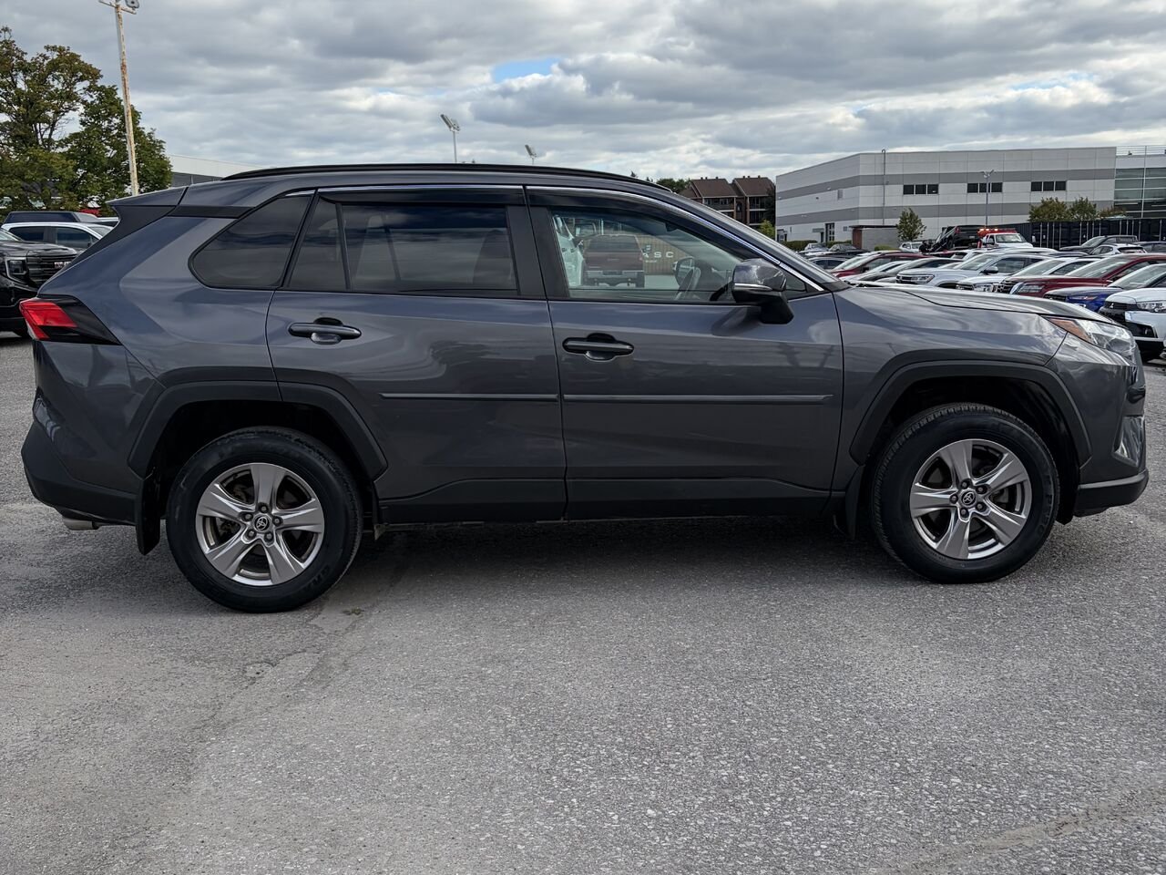 2022 TOYOTA RAV4 XLE PREMIUN XLE TI Grey Gatineau - photo #17