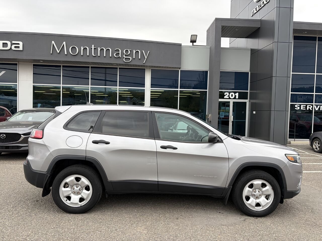 2019 Jeep Cherokee Sport 4x4 Silver Montmagny - photo #3