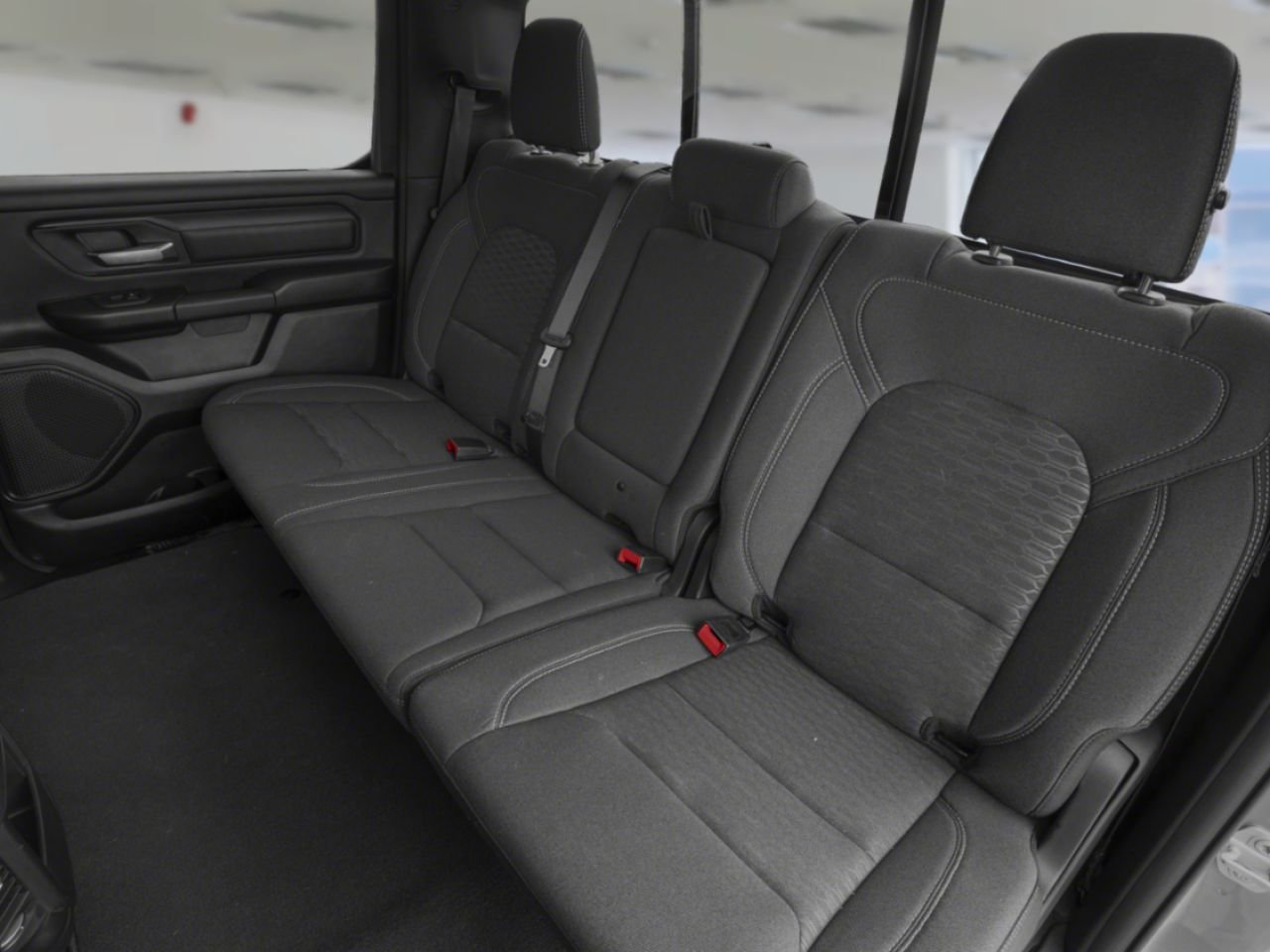 Ram 1500 Express cabine d'équipe 4x4 caisse de 6 pi 4 po 2026 Couche nacrée cristal noir étincelant Ottawa & Gatineau - photo #4