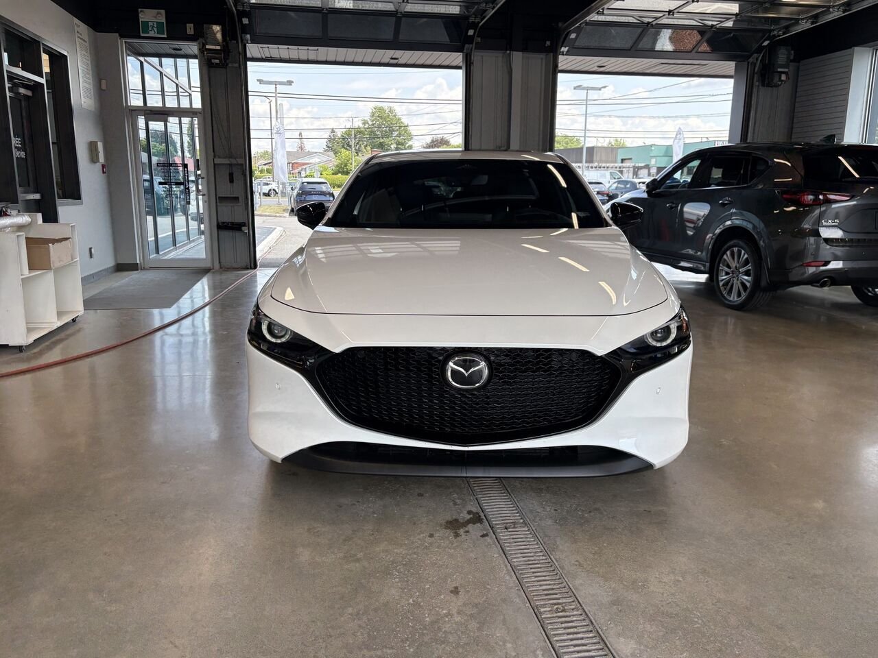 MAZDA Mazda3 Sport GT avec moteur turbo BA TI i-ACTIV 2026 Blanc neige nacré Châteauguay - photo #5