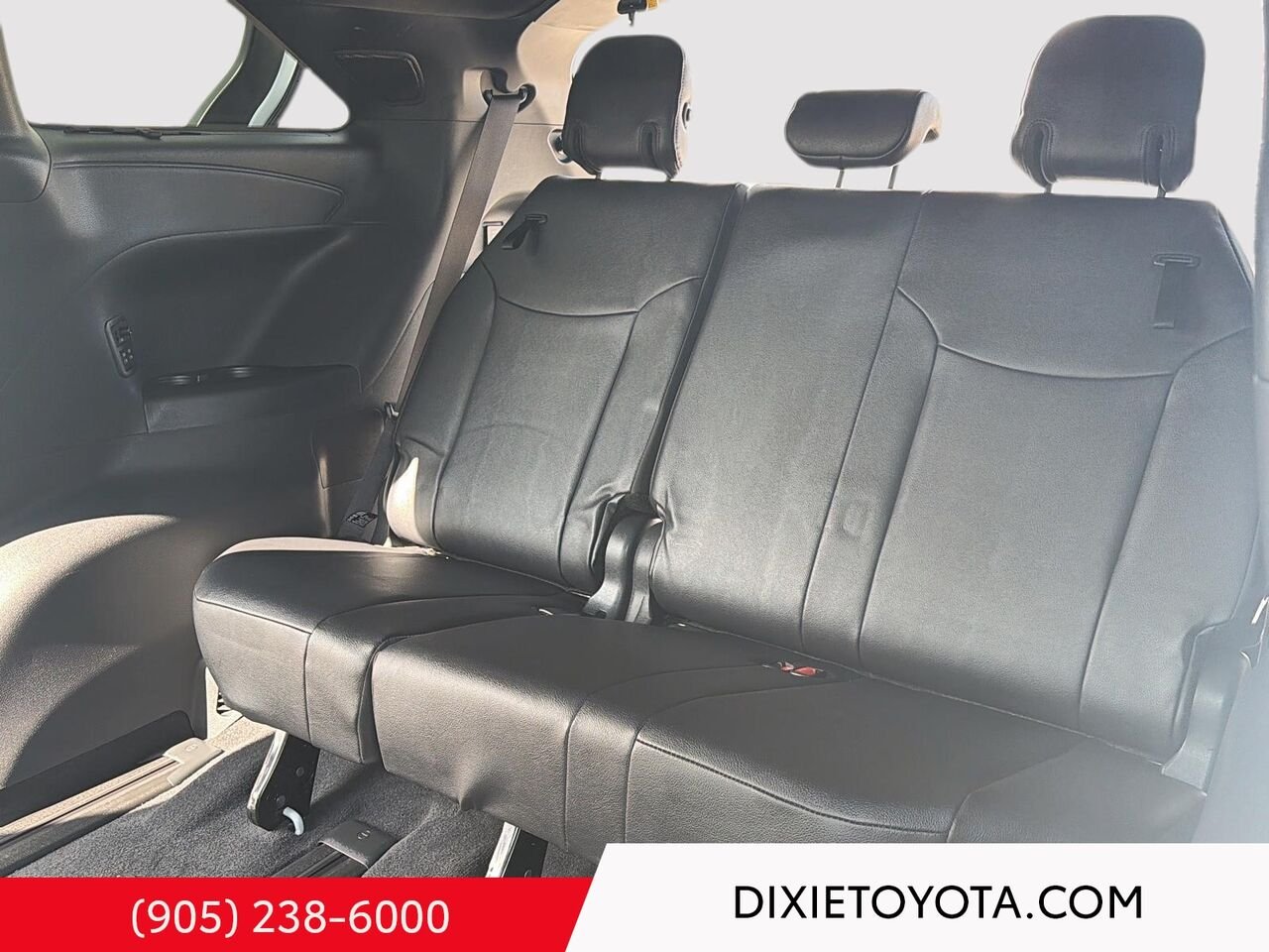 2026 Toyota Sienna Hybrid Limited AWD / CLEAN CARFAX / HEATED AND VENTILATED SEATS / MOONROOF / ALLOY WHEELS / CARPLAY AND ANDROID AUTO White Mississauga - photo #21