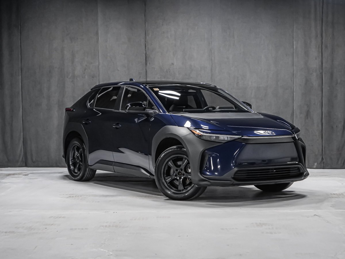 Toyota bZ4X XLE AWD 2023 Bleu Montréal - photo #1