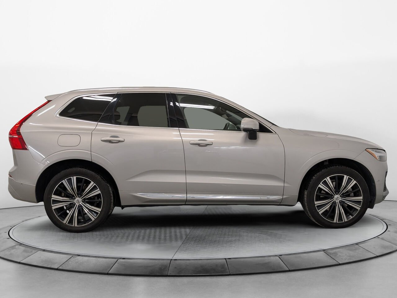 2023 VOLVO XC60 Ultimate Bright Theme AWD Toit Pano Sièges Chauffants Grey Sherbrooke - photo #6