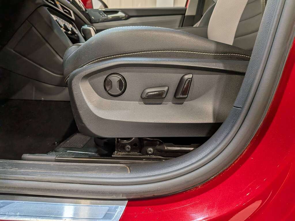 Volkswagen Taos Highline 4MOTION 2024 Rouge Val-David - photo #31