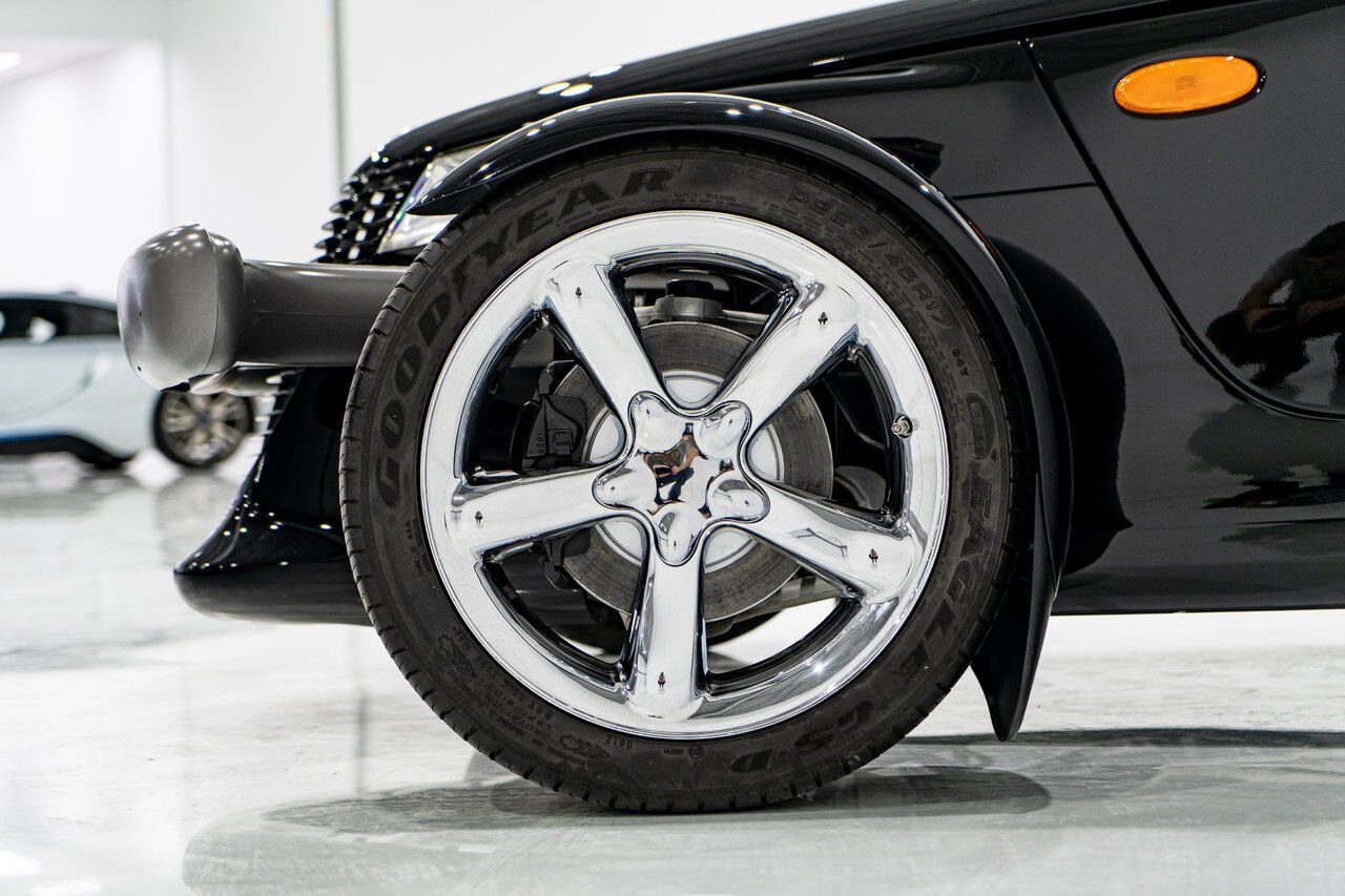 Plymouth Prowler Desirable Black Colour with only 7,611KM (4756mi) from new **PRICE IN USD** 1999 Noir Montréal - photo #38