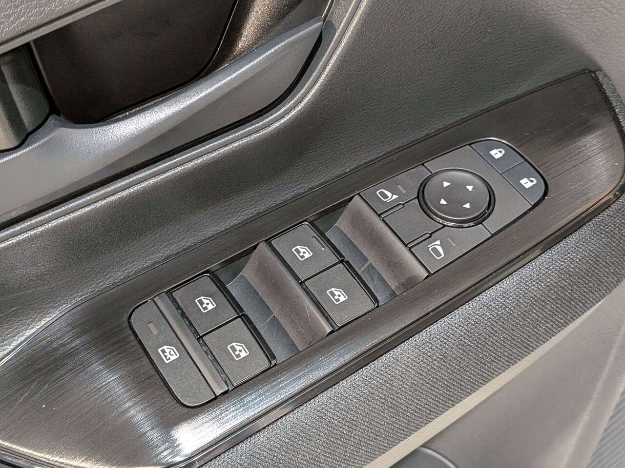 2026 Nissan Kicks S AWD White Val-David - photo #33