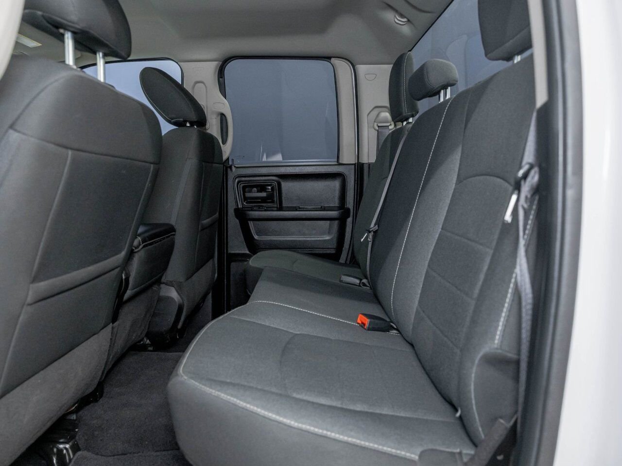 Ram 1500 Classic NIGHT EDITION 4X4 *CARPLAY* FREINS REMORQ WIFI USB 2023 Blanc Saint-Jérôme - photo #25