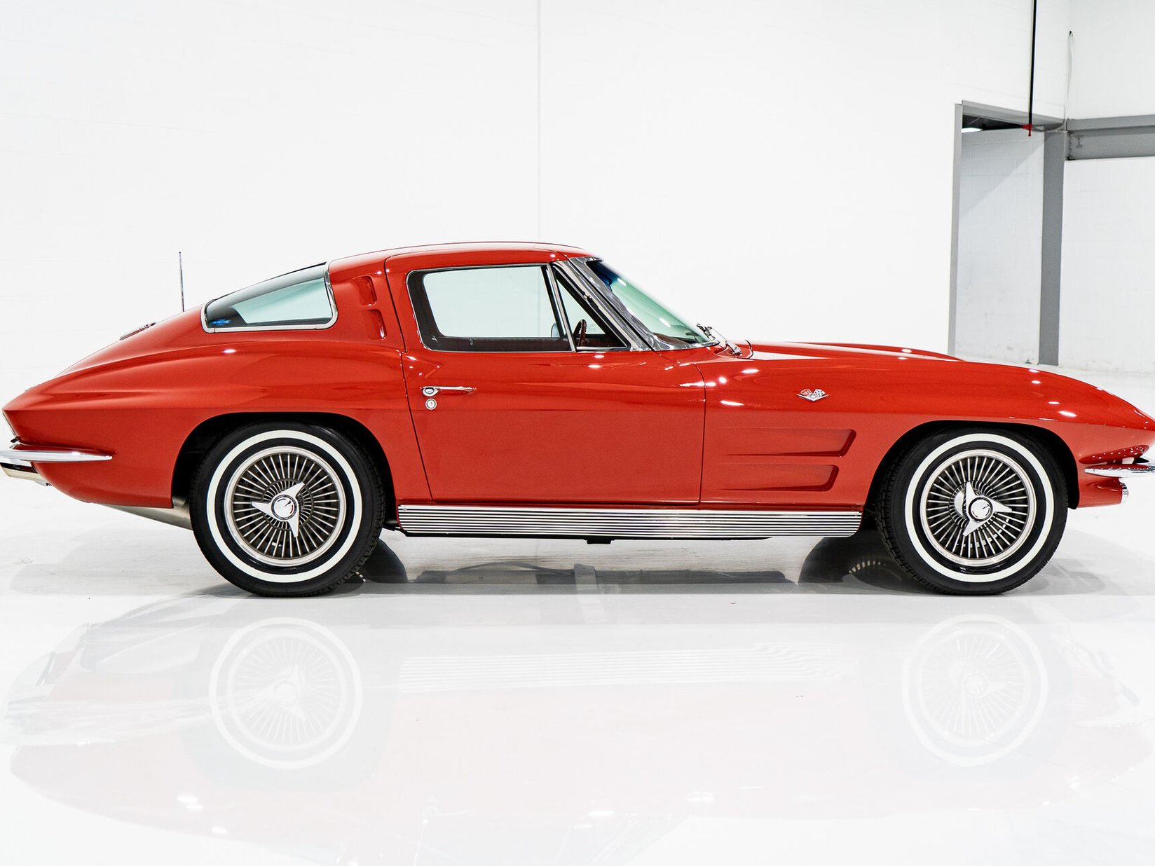 Chevrolet Corvette Split window matching# 327 Factory A/C | PRICE IN USD 1963 Rouge Montréal - photo #28