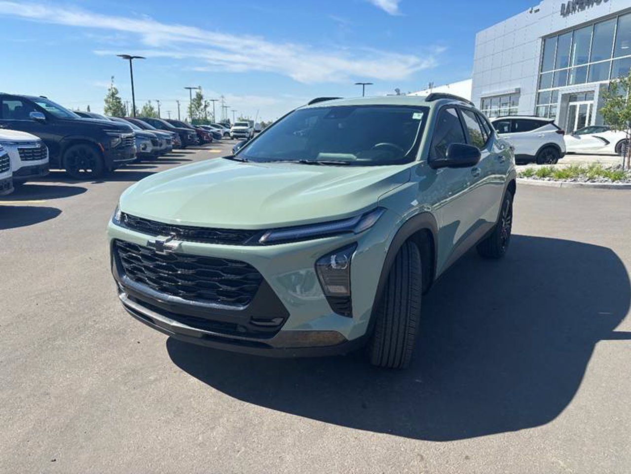 2025 Chevrolet Trax FWD 4dr ACTIV Green Sherwood Park - photo #2
