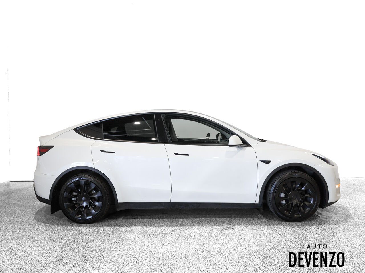 Tesla Model Y 2023 Blanc Saint-Eustache - photo #1