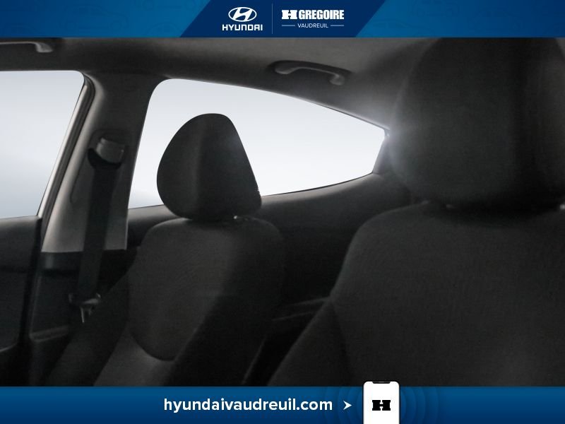 Hyundai Elantra YR819 | Allure sport berline 4 portes BA 2016 Blanc Laval - photo #13