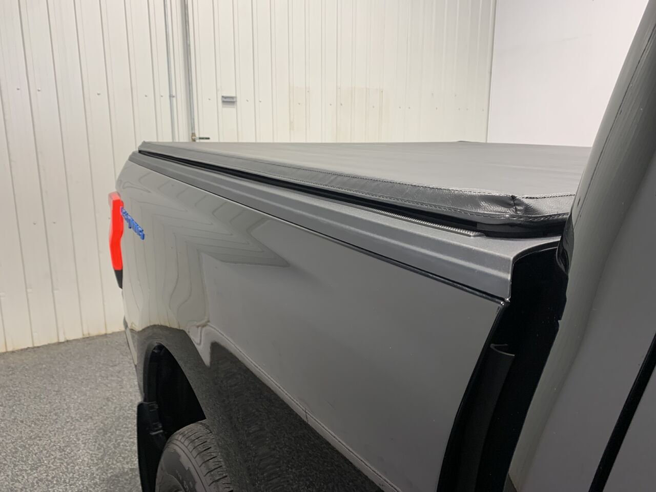 Ford F-150 Lightning LARIAT LARIAT + GROSSE BATTERIE +CUIR + TOIT PANO 2025 Bleu Châteauguay - photo #6