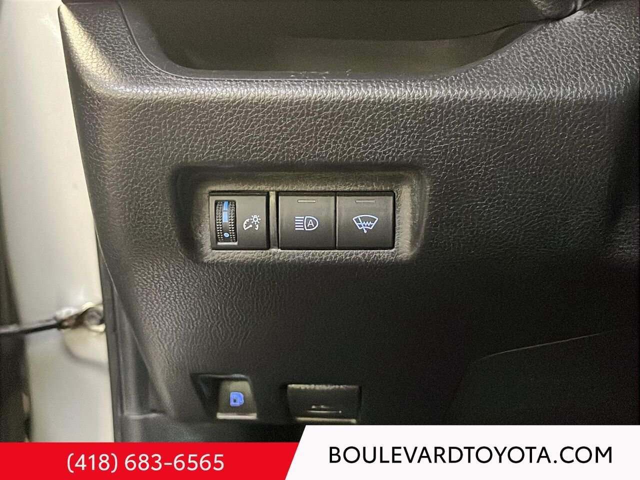 Toyota RAV4 100292A-70 | HYBRIDE, LE, AWD 2022 Argent Québec - photo #10