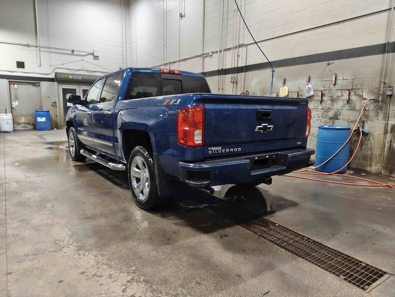 2018 Chevrolet Silverado 1500 4WD Crew Cab 143.5 LTZ w/2LZ Blue Sherwood Park - photo #4
