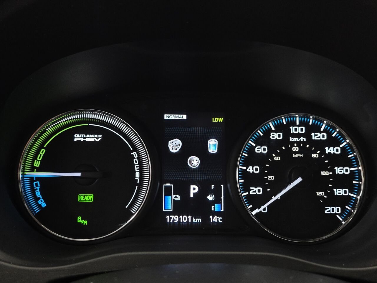 2018 Mitsubishi Outlander Plug-In Hybrid GT S-AWC Grey Val-David - photo #20