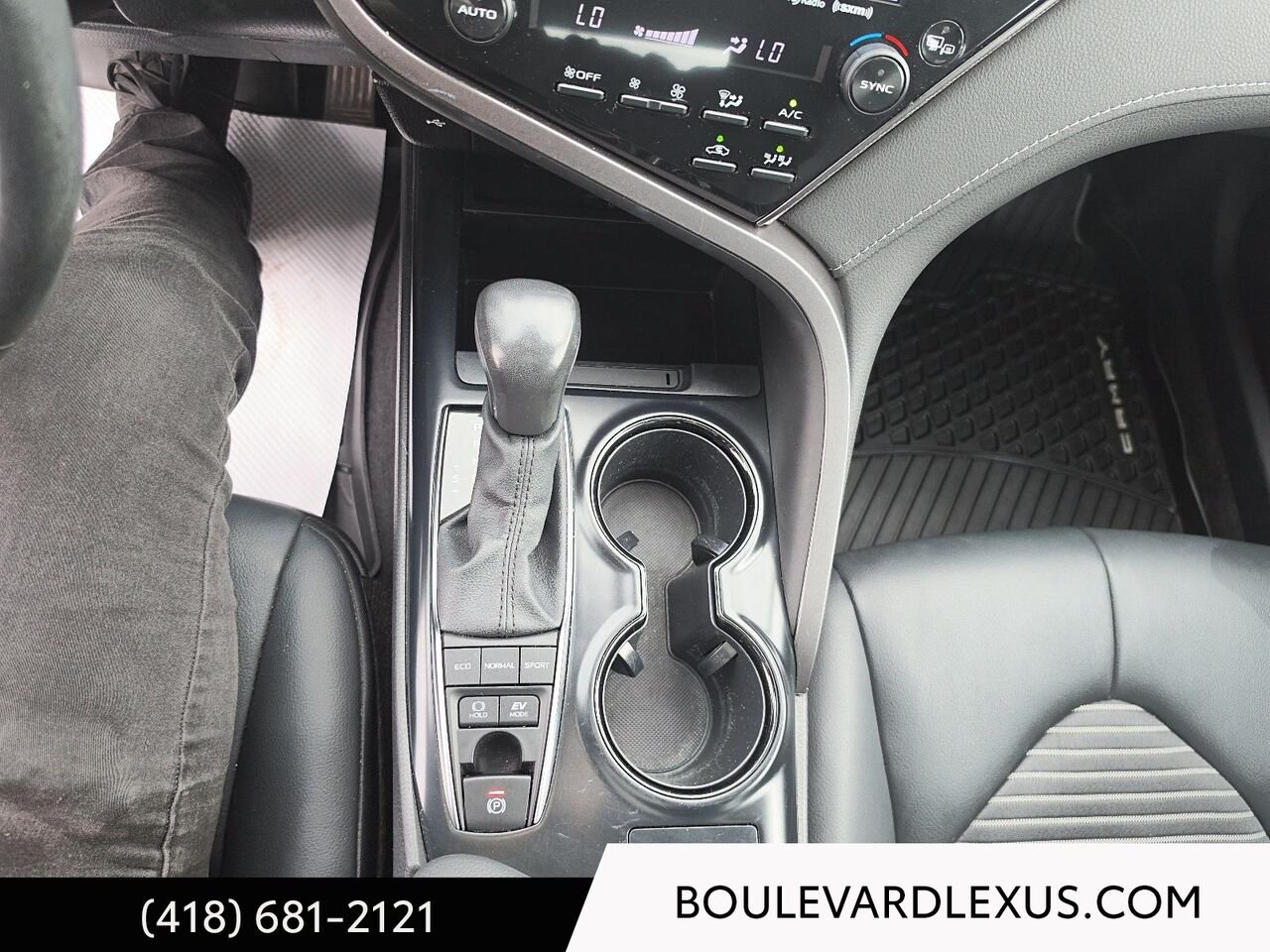 2020 Toyota Camry 19936A | SE hybride BA White Quebec - photo #16