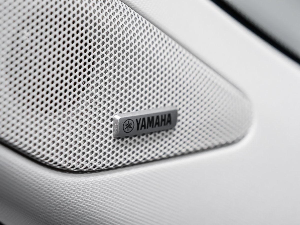 2025 Mitsubishi Outlander ES Black Montreal - photo #12