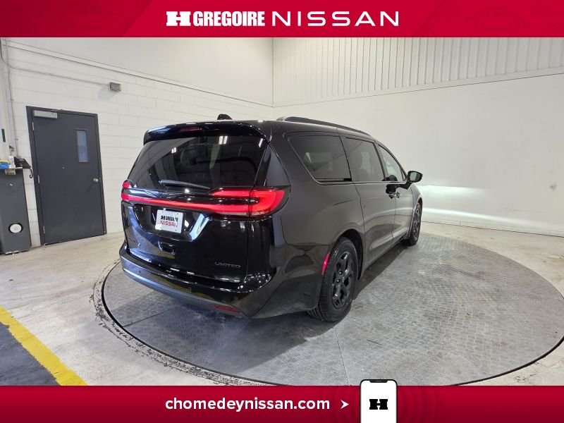 2025 Chrysler Pacifica Black Saint-Eustache - photo #10
