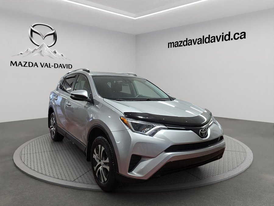 Toyota RAV4 Traction intégrale 4 portes LE, caméra de recul, sièges chauffant, commande audio au volant 2017 Gris