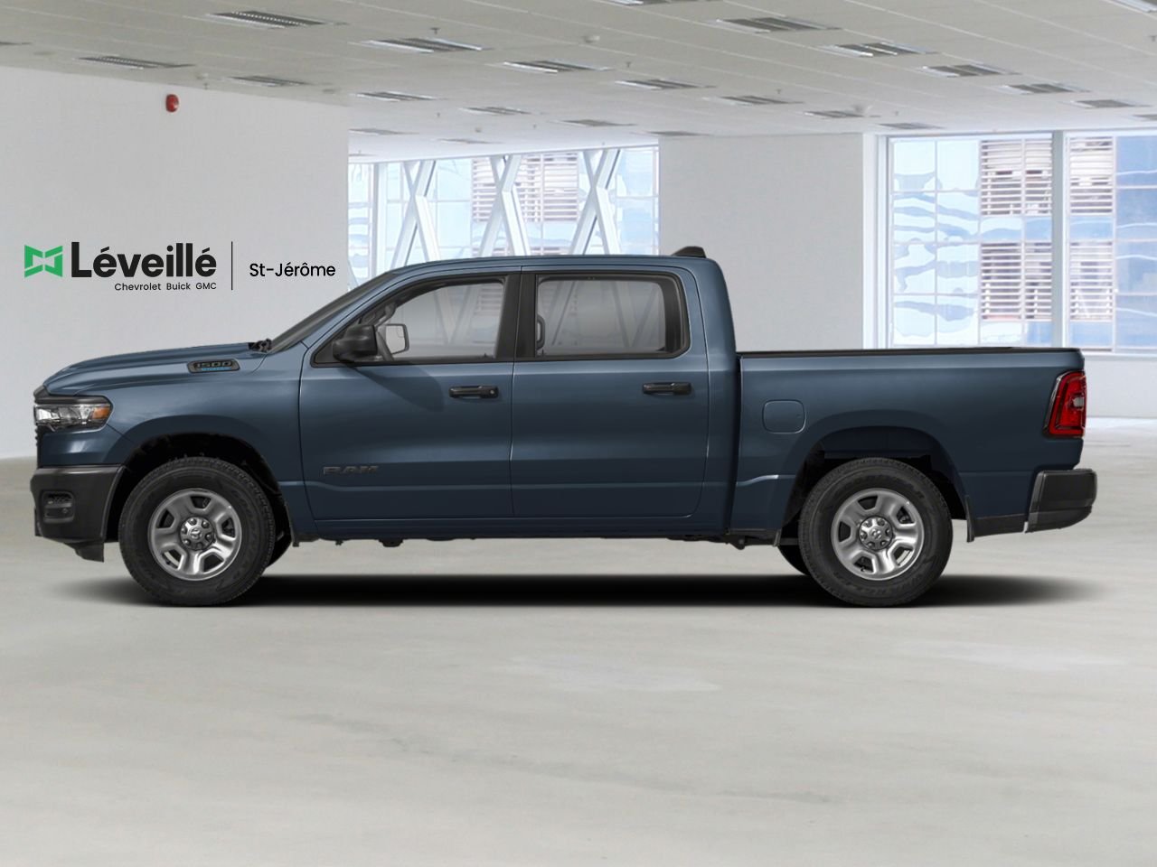 RAM 1500 TRADESMAN 2025 Bleu forgé métallisé Saint-Jérôme - photo #1