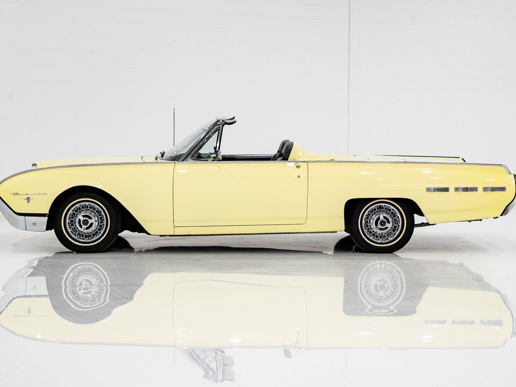 Ford Thunderbird Beautifully Presented From Older Restoration with original bill of sale 1962 Jaune Montréal - photo #25