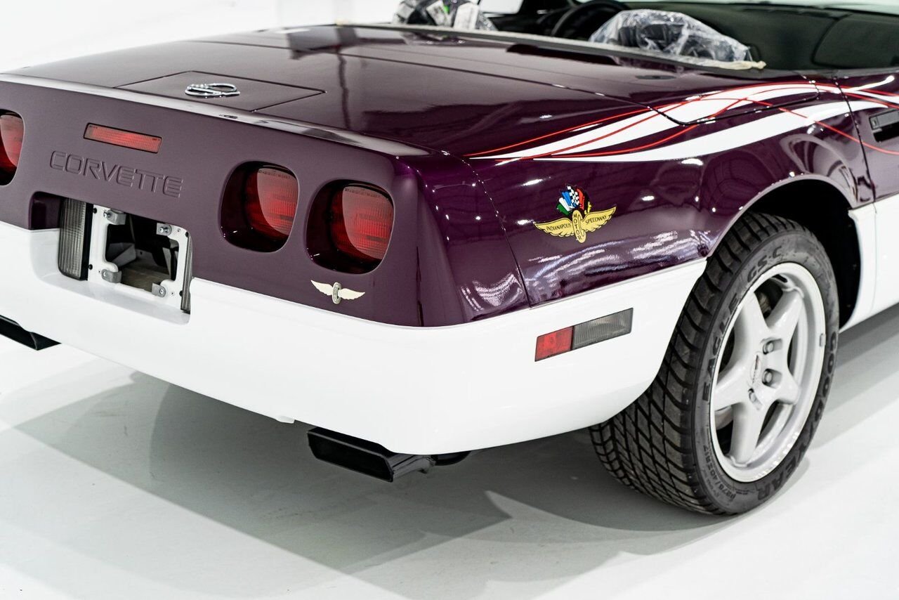 1995 Chevrolet Corvette *PRIX EN USD* RPO Z4Z PACE CAR PRESENTED IN DELIVERY PACKAGING WITH ONLY 192MILES (307KM) FROM NEW White Montreal - photo #59
