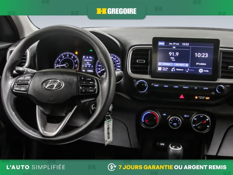 2022 Hyundai Venue White Saint-Léonard - photo #17