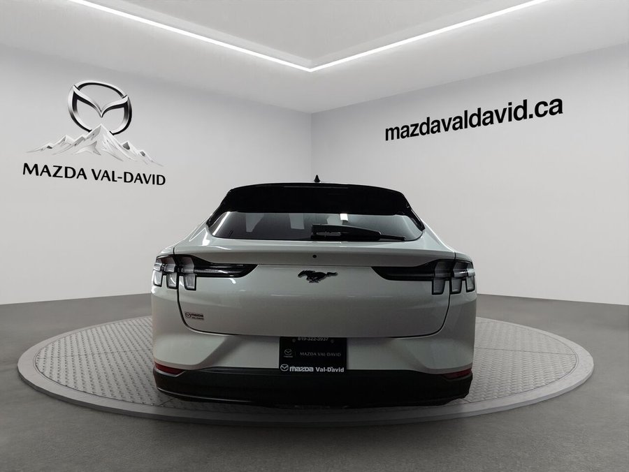 2023 Ford Mustang Mach-E Sélect TI, Traction intégrale, écran tactile SYNC 4 de 15,5 pouces, Apple CarPlay et Android Auto White