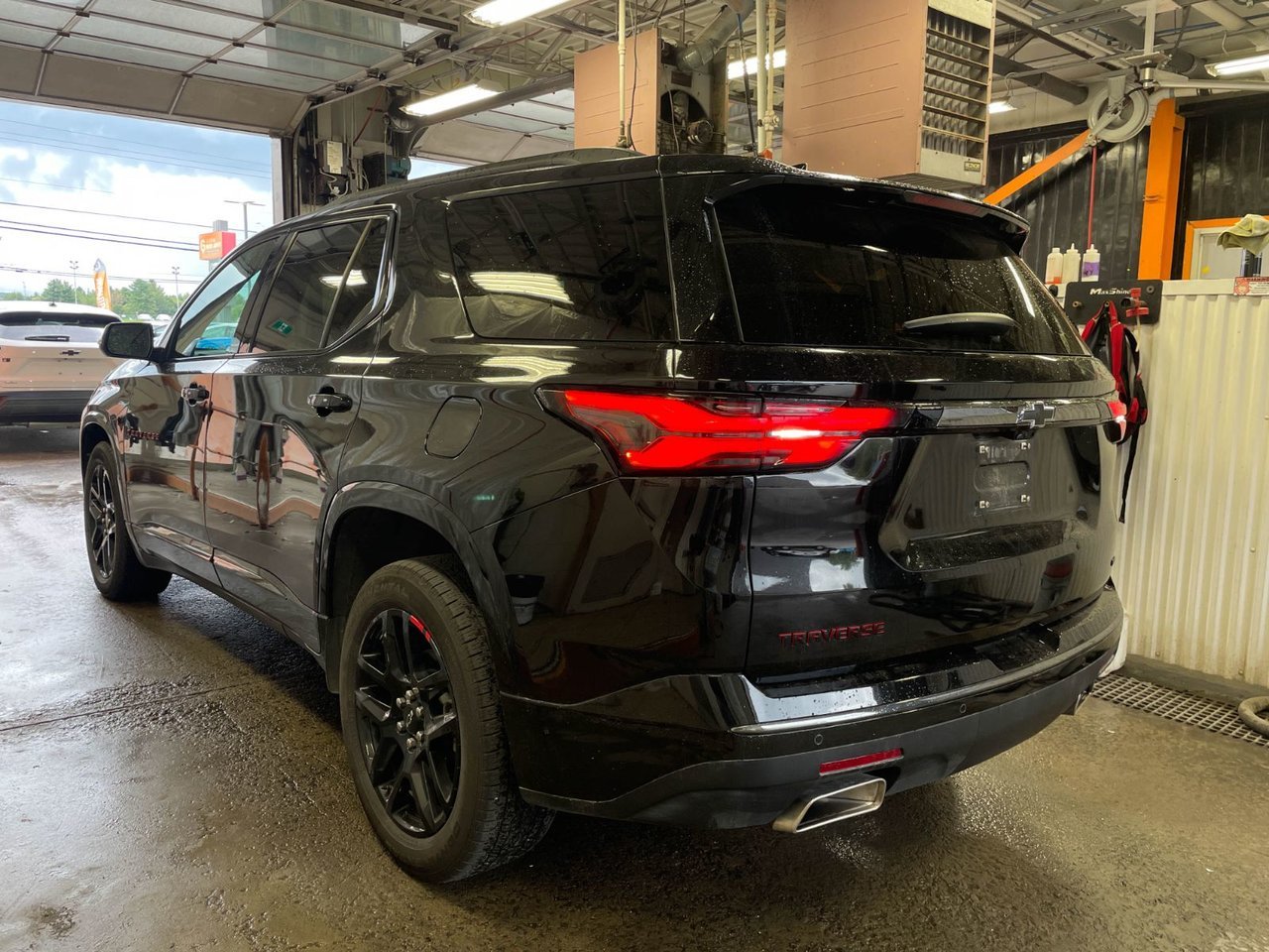 Chevrolet Traverse PREMIER REDLINE AWD *TOIT* 7 PLACES *BOSE* CAM 360 2023 Noir Saint-Jérôme - photo #7