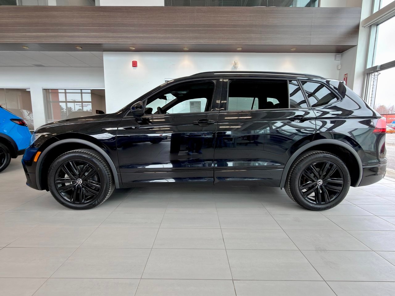 2022 Volkswagen Tiguan Black Notre-Dame-des-Prairies - photo #7